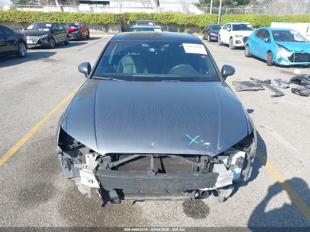 44452816 :رقم المزاد ، WAUBEGFF3KA096196 vin ، 2019 Audi A3 45 Premium مزاد بيع