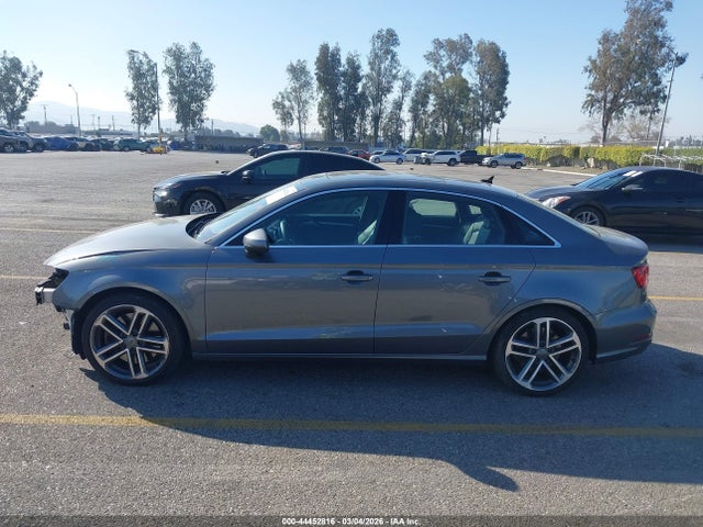 44452816 :رقم المزاد ، WAUBEGFF3KA096196 vin ، 2019 Audi A3 45 Premium مزاد بيع