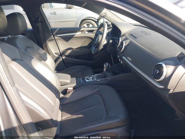 2019 AUDI A3 WAUBEGFF3KA096196 Photo 4