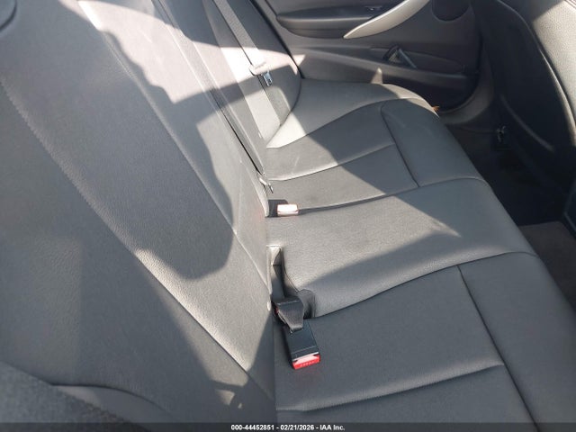 WBA3B1G50ENS78001 BMW 320i