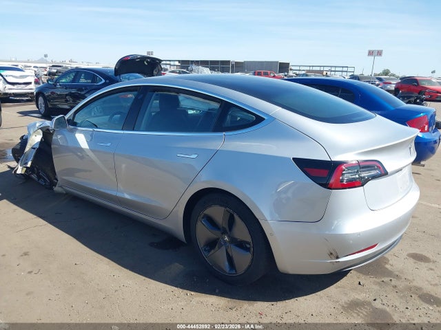 2018 TESLA MODEL 3 5YJ3E1EA4JF060792 Photo 2