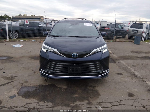 Toyota Sienna Platinum 2025 5TDESKFC8SS173830 Image 12