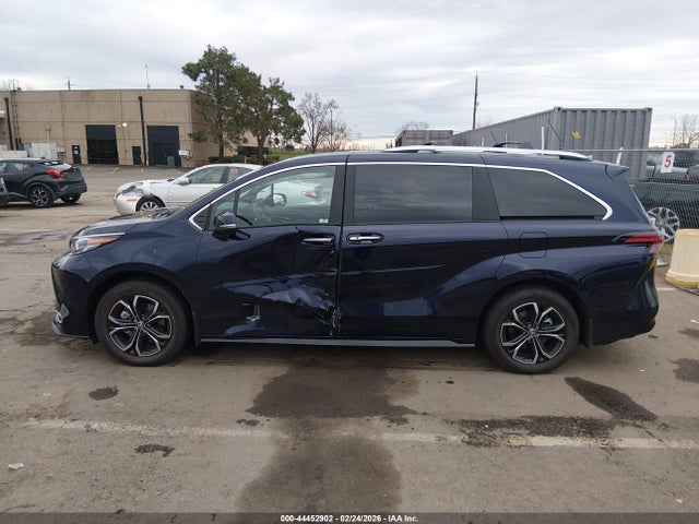 Toyota Sienna Platinum 2025 5TDESKFC8SS173830 Image 14