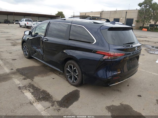 Toyota Sienna Platinum 2025 5TDESKFC8SS173830 Image 3