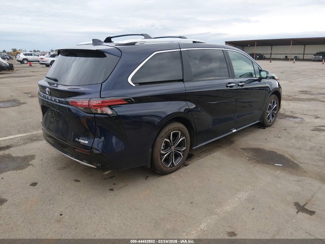 Toyota Sienna Platinum 2025 5TDESKFC8SS173830 Image 4