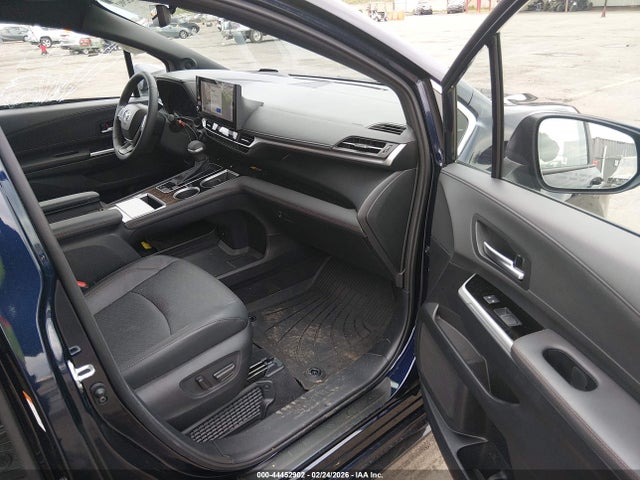 Toyota Sienna Platinum 2025 5TDESKFC8SS173830 Image 5