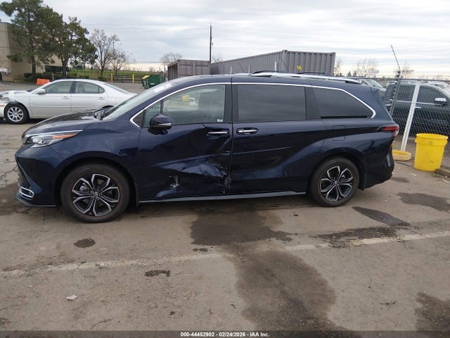 Toyota Sienna Platinum 2025 5TDESKFC8SS173830 Image 6