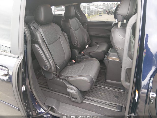 Toyota Sienna Platinum 2025 5TDESKFC8SS173830 Image 8