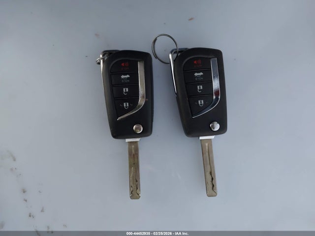 5YFEPMAE0MP210659 Toyota COROLLA LE
