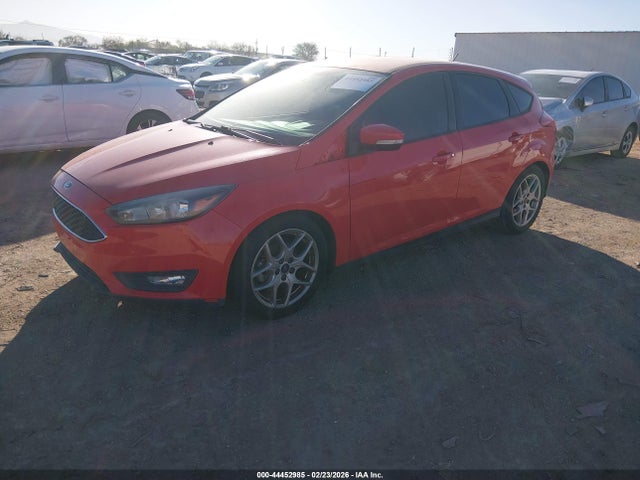Ford FOCUS SE 2015 1FADP3K28FL326512 Image 2