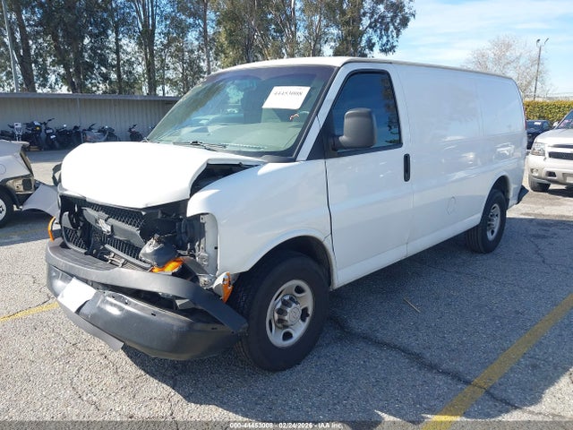 Chevrolet Express 2500 Work Van 2015 1GCWGFCF3F1253583 Image 2