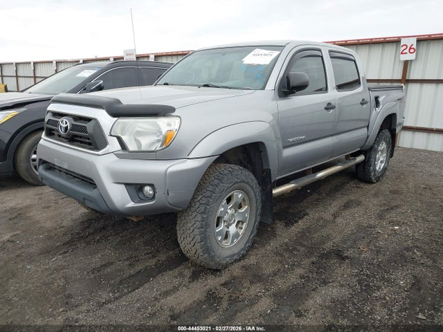 Toyota Tacoma Double Cab 2014 3TMLU4EN1EM146313 Image 2