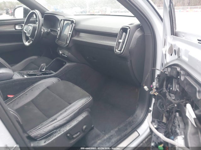 2020 VOLVO XC40 YV4162UM7L2234301 Photo 4