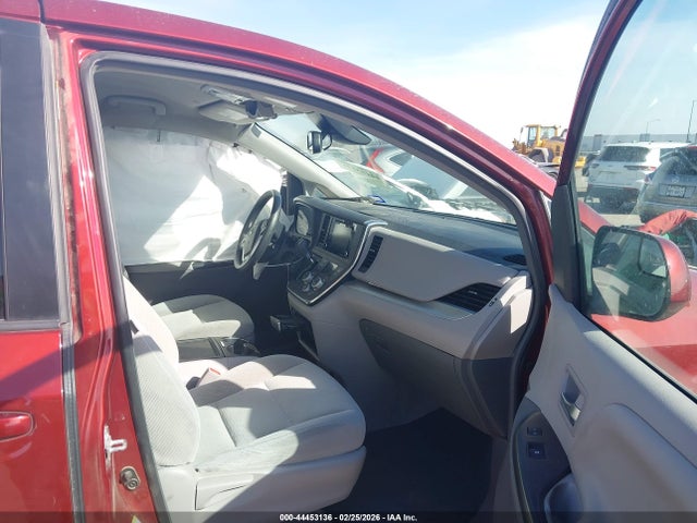 2019 TOYOTA SIENNA 5TDKZ3DCXKS985816 Photo 4