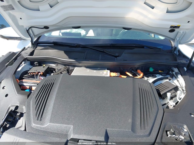 2024 AUDI Q8 E-TRON WA15AAGE7RB025077 Photo 9