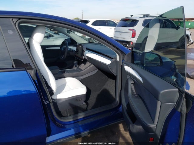 2025 TESLA MODEL Y 7SAYGAEE1SF239881 Photo 4