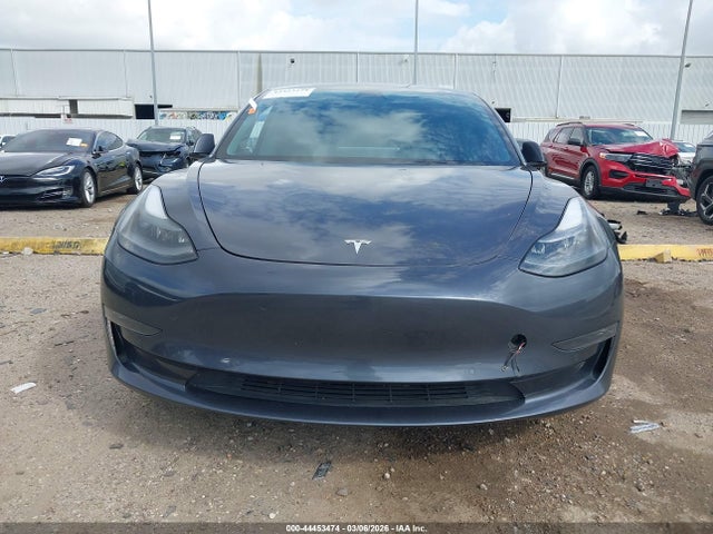 44453474 :رقم المزاد ، 5YJ3E1EB3NF257421 vin ، 2022 Tesla Model 3 Long Range Dual Motor All-wheel Drive مزاد بيع