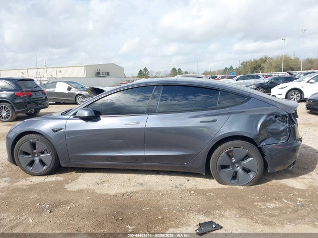 44453474 :رقم المزاد ، 5YJ3E1EB3NF257421 vin ، 2022 Tesla Model 3 Long Range Dual Motor All-wheel Drive مزاد بيع