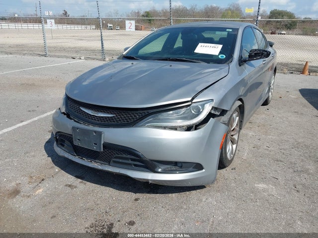 Chrysler 200 S 2015 1C3CCCBB2FN613080 Image 2
