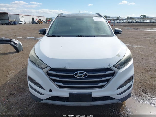 KM8J33A28HU543500 Hyundai Tucson Night