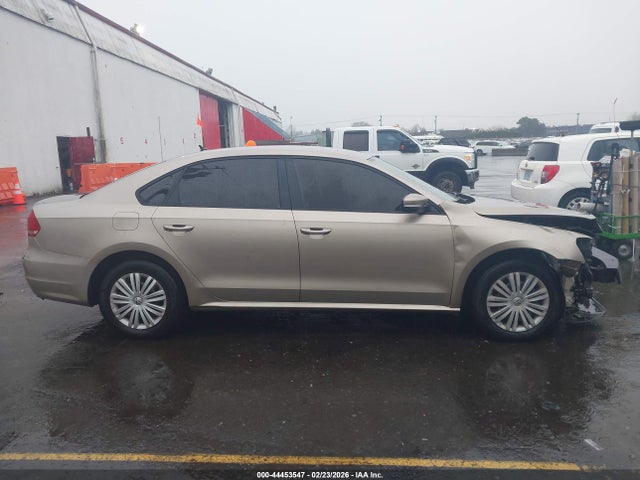 1VWAT7A34FC015442 Volkswagen Passat 1.8t S