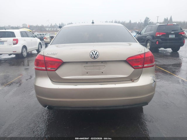 1VWAT7A34FC015442 Volkswagen Passat 1.8t S