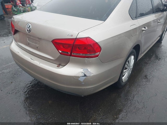 1VWAT7A34FC015442 Volkswagen Passat 1.8t S