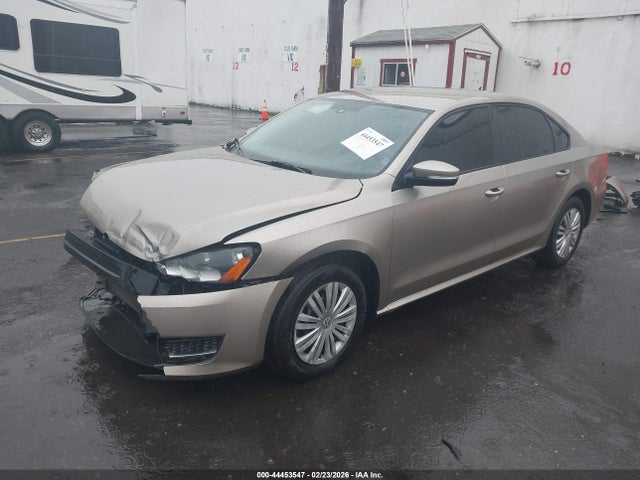 1VWAT7A34FC015442 Volkswagen Passat 1.8t S