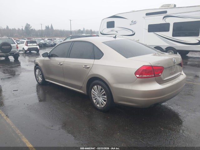 1VWAT7A34FC015442 Volkswagen Passat 1.8t S