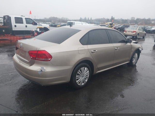 1VWAT7A34FC015442 Volkswagen Passat 1.8t S