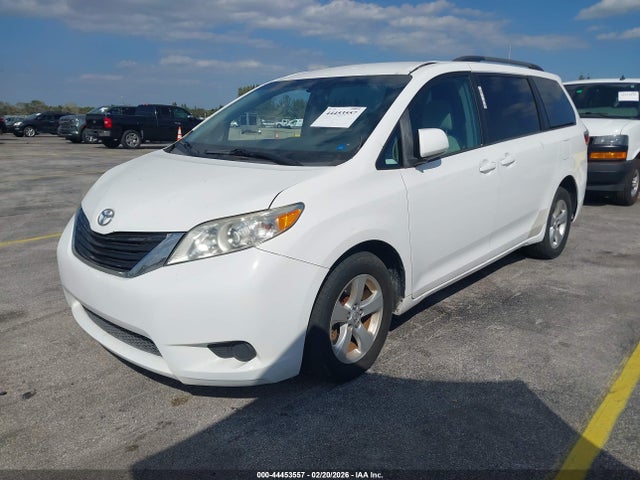 2017 TOYOTA SIENNA 5TDKZ3DCXHS817585 Photo 1
