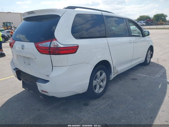 2017 TOYOTA SIENNA 5TDKZ3DCXHS817585 Photo 3