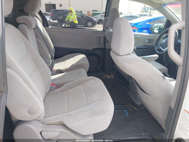2017 TOYOTA SIENNA 5TDKZ3DCXHS817585 Photo 7