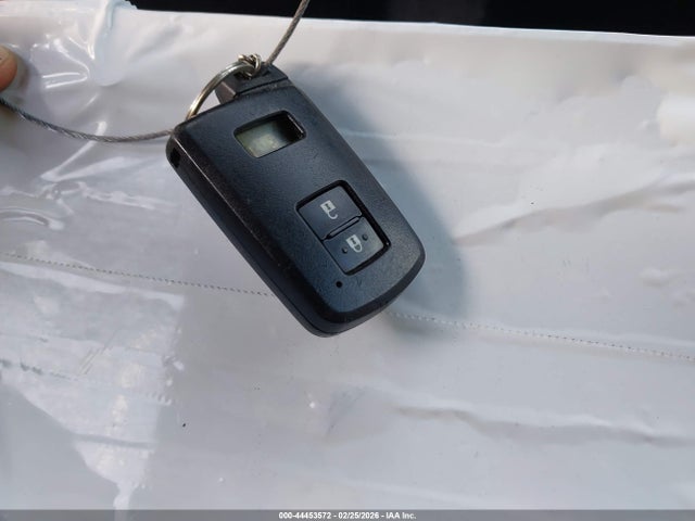 Toyota Prius C Three 2014 JTDKDTB32E1079582 Image 11