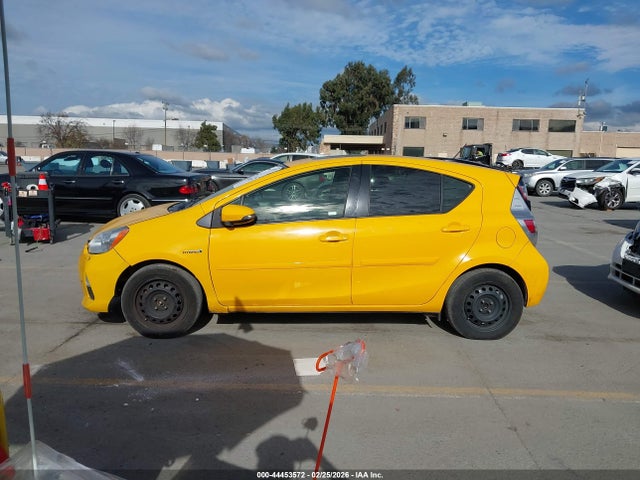 Toyota Prius C Three 2014 JTDKDTB32E1079582 Image 15