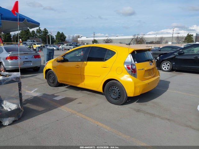 Toyota Prius C Three 2014 JTDKDTB32E1079582 Image 3