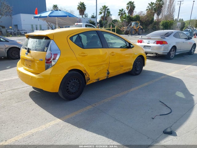 Toyota Prius C Three 2014 JTDKDTB32E1079582 Image 4