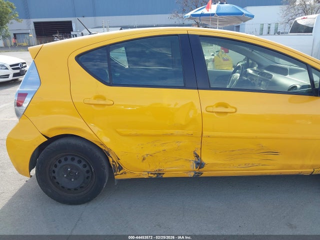 Toyota Prius C Three 2014 JTDKDTB32E1079582 Image 6