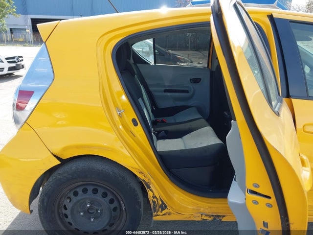 Toyota Prius C Three 2014 JTDKDTB32E1079582 Image 8