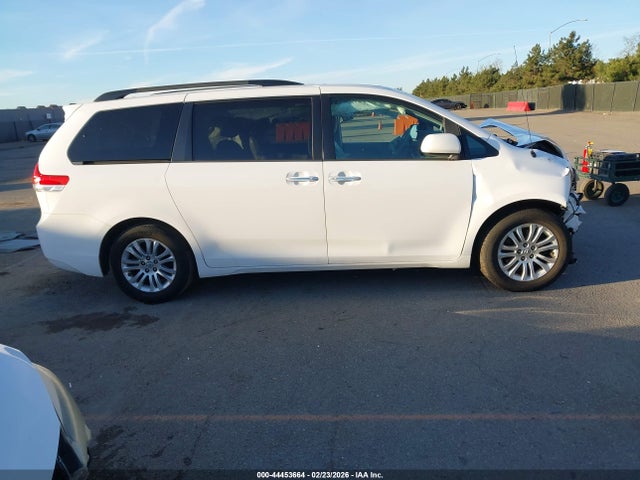 5TDYK3DC1ES513359 Toyota Sienna Xle V6 8 Passenger