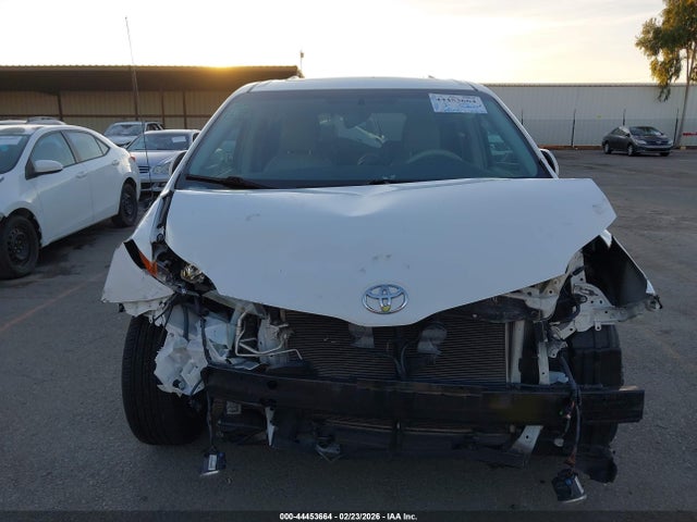 5TDYK3DC1ES513359 Toyota Sienna Xle V6 8 Passenger