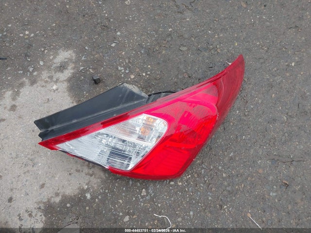 3N1CN7AP7HL826381 Nissan Versa 1.6 Sv