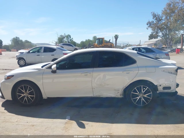4T1G11AKXNU671074 Toyota CAMRY SE