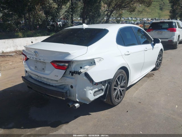 4T1G11AKXNU671074 Toyota CAMRY SE