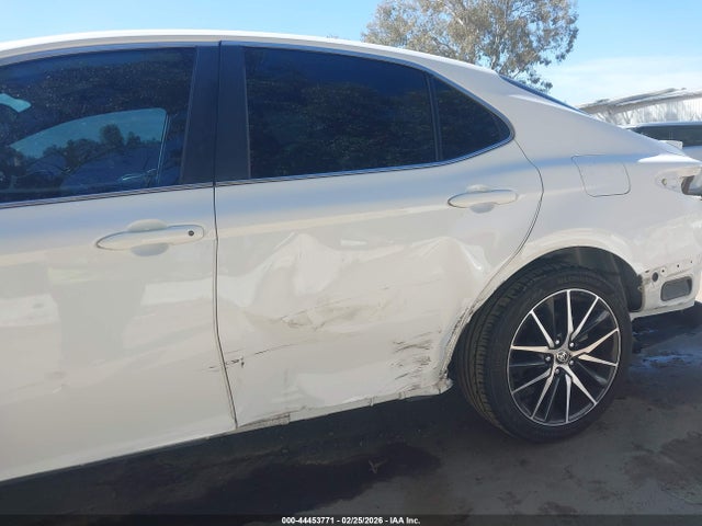 4T1G11AKXNU671074 Toyota CAMRY SE