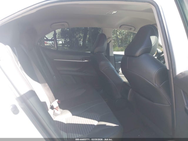 4T1G11AKXNU671074 Toyota CAMRY SE