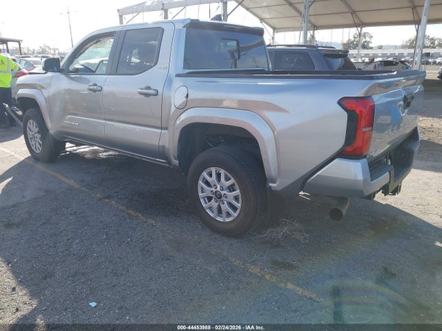 2024 TOYOTA TACOMA 3TMLB5JN2RM002373 Photo 2