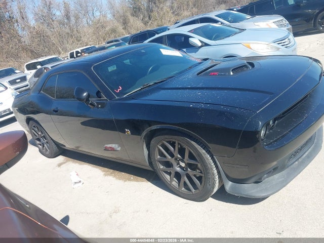2C3CDZFJ7GH299857 Dodge Challenger 392 Hemi Scat Pack Shaker