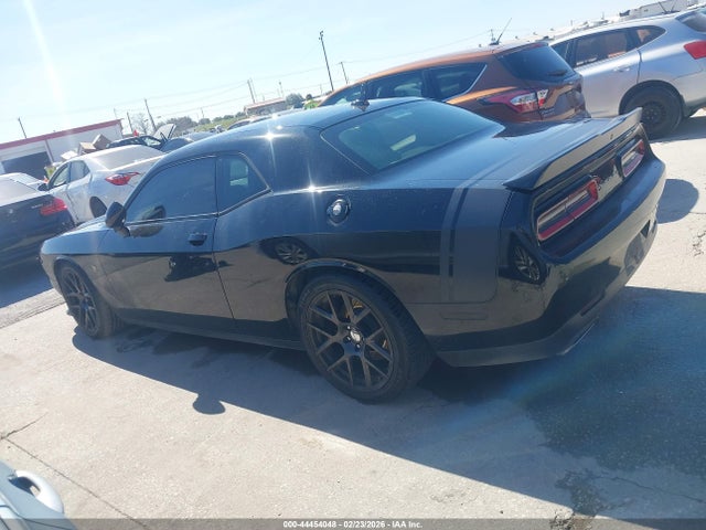 2C3CDZFJ7GH299857 Dodge Challenger 392 Hemi Scat Pack Shaker