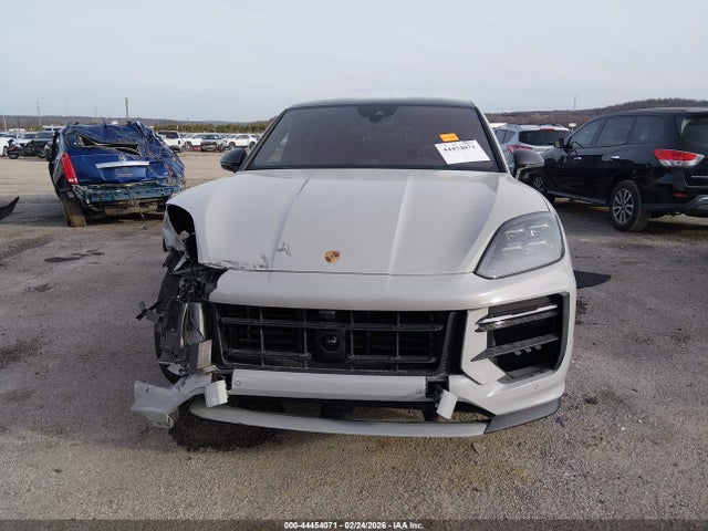 2025 Porsche Cayenne Coupe Turbo Gt მანქანა იყიდება აუქციონზე, vin: WP1BK2AY2SDA49259, აუქციონის ნომერი: 44454071